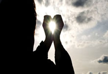 欧博官网：今日金牌+6 中国队两位旗手同步夺金 速滑队11金收官央视新闻客户端.